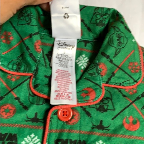 Sz 2 boy’s Disney Star Wars pajama holiday Top - Picture 7 of 9